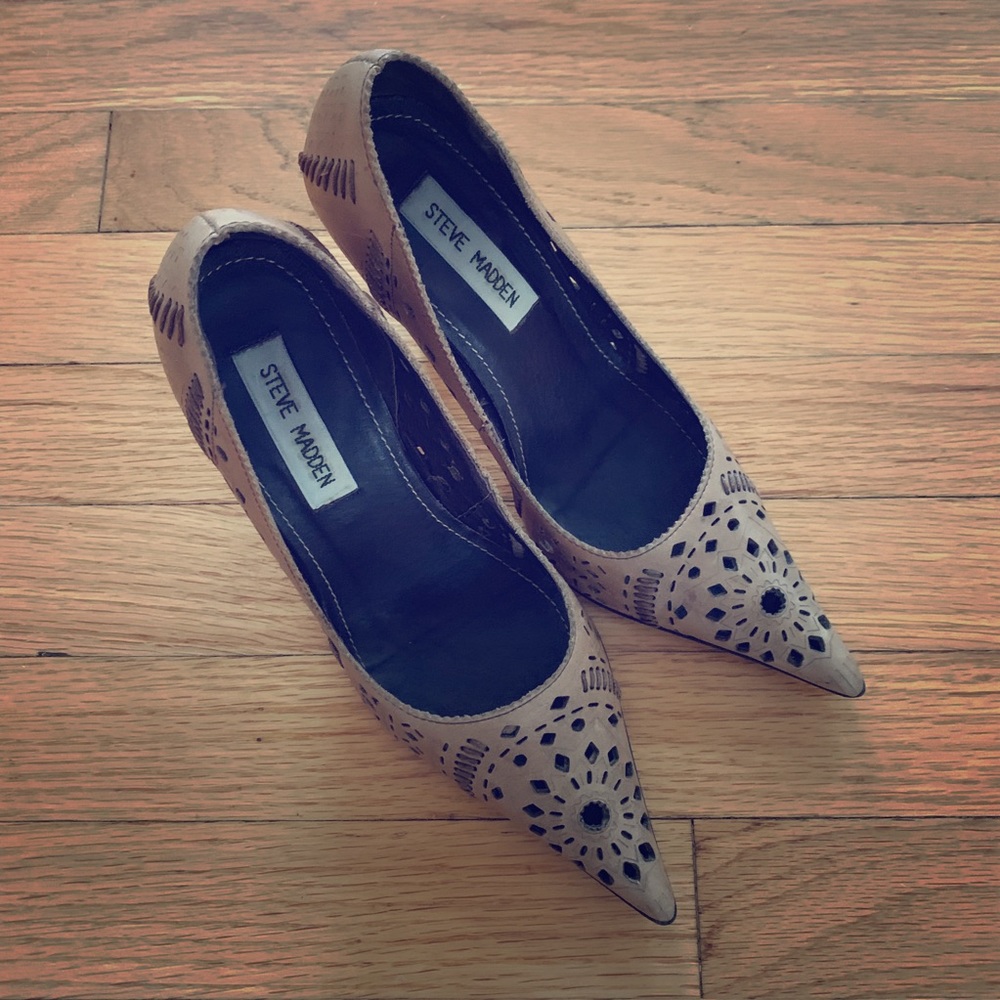 Steve Madden Size 6 Tan Stencil Pointy Pumps